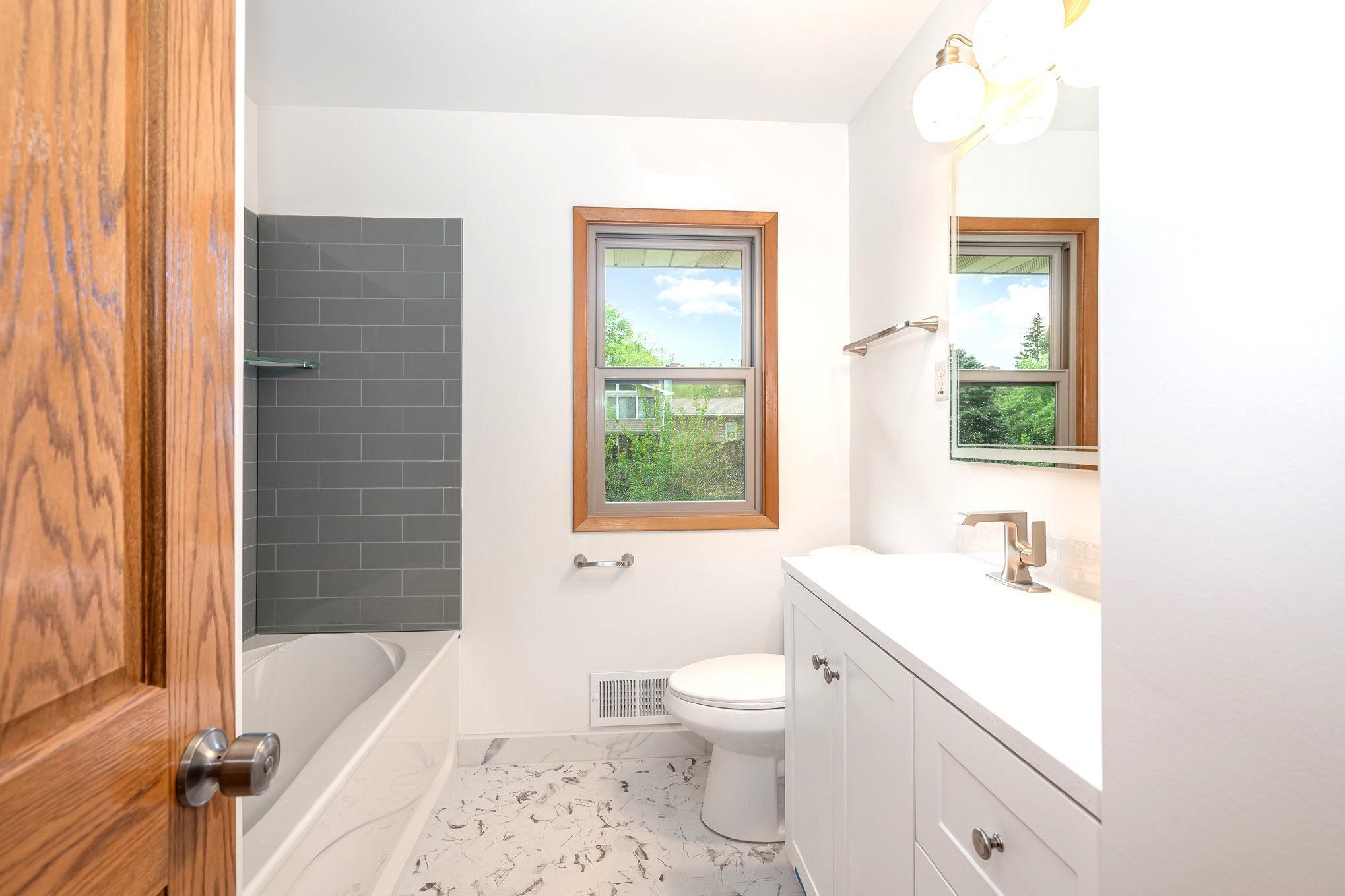 328 County Road B2, Roseville, Minnesota image 9