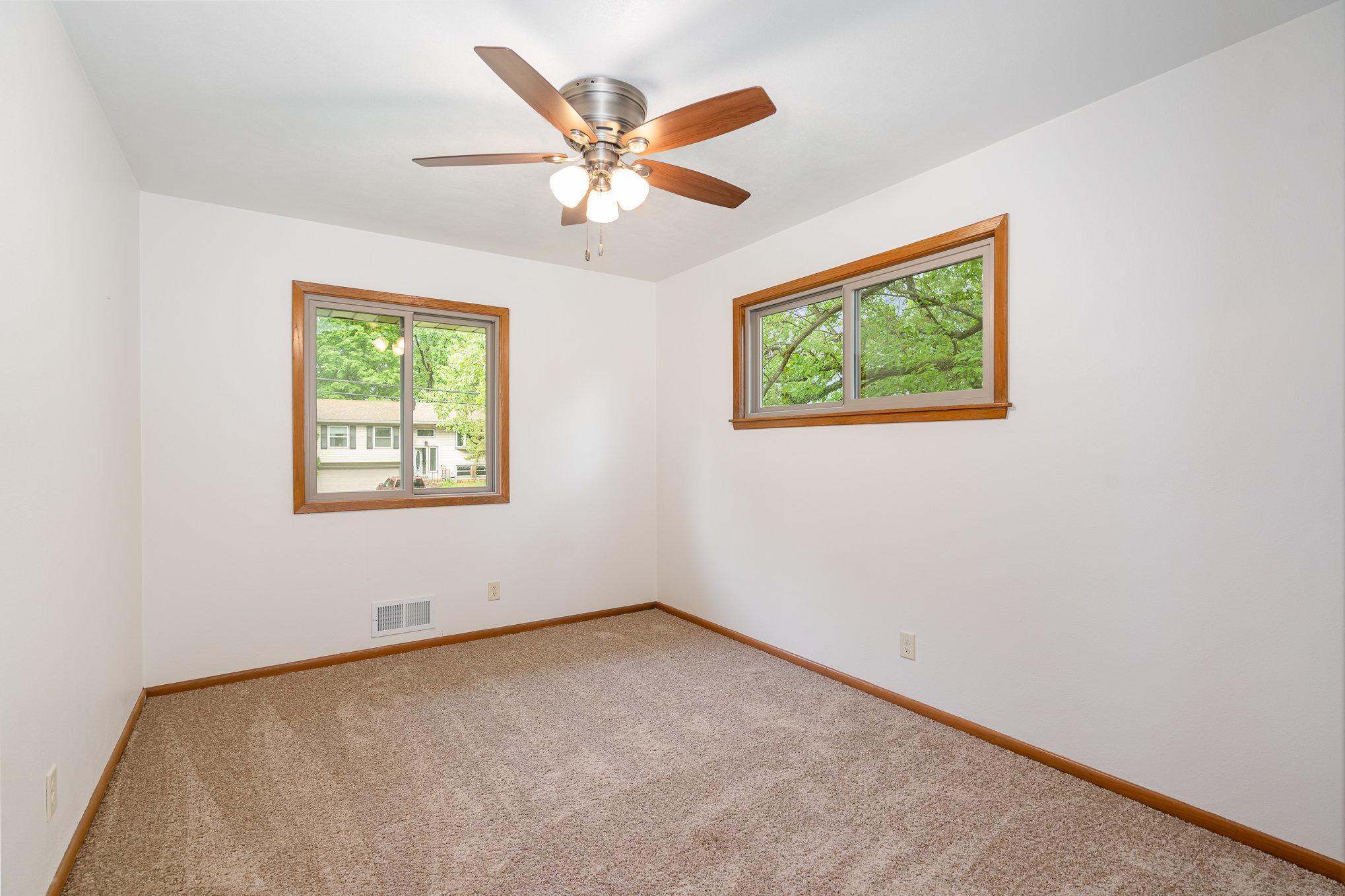 328 County Road B2, Roseville, Minnesota image 11