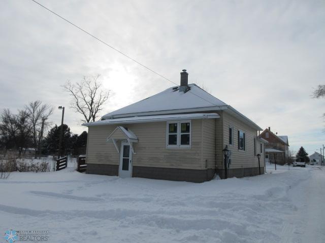 Fairmount, North Dakota 58030, United States, 3 Bedrooms Bedrooms, ,1 BathroomBathrooms,Residential,Pending,5144