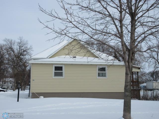 Fairmount, North Dakota 58030, United States, 3 Bedrooms Bedrooms, ,1 BathroomBathrooms,Residential,Pending,5144