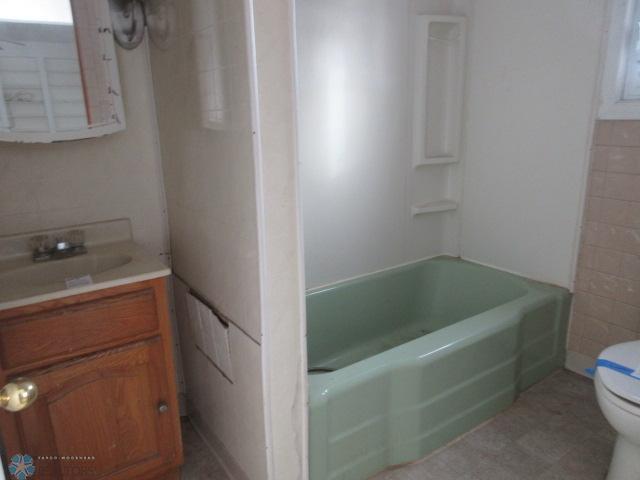 Fairmount, North Dakota 58030, United States, 3 Bedrooms Bedrooms, ,1 BathroomBathrooms,Residential,Pending,5144