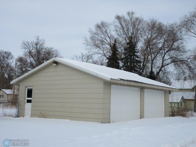 Fairmount, North Dakota 58030, United States, 3 Bedrooms Bedrooms, ,1 BathroomBathrooms,Residential,Pending,5144