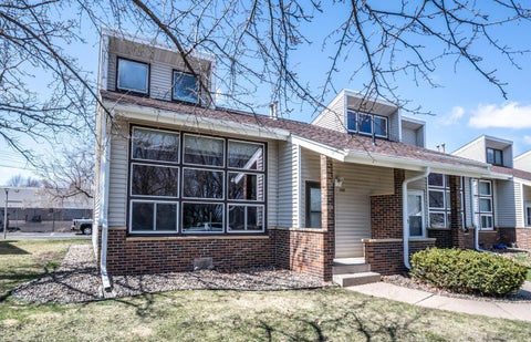 Townhouse For Sale - 910 9th Street<br/> Farmington, MN 55024