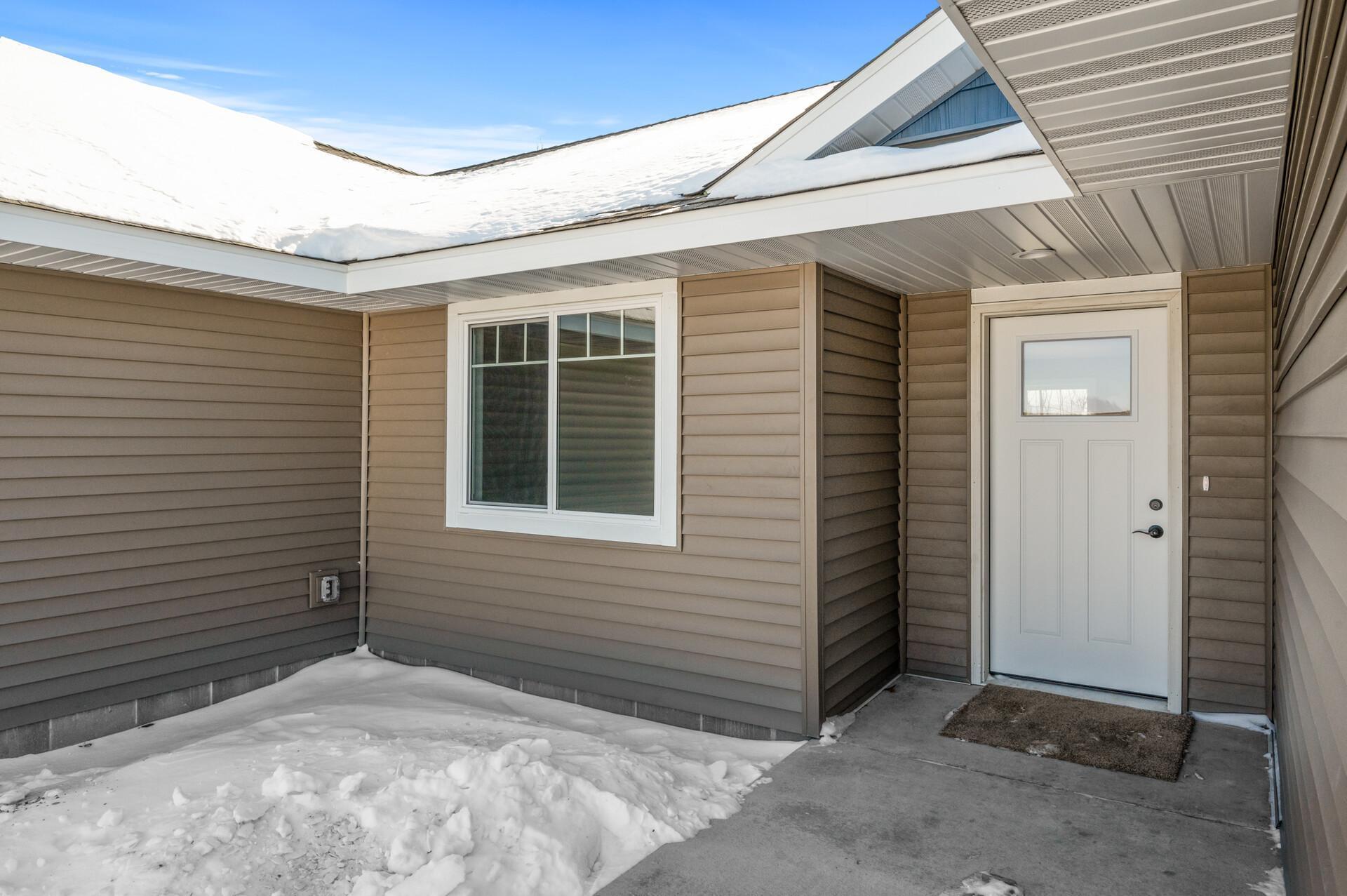 38636 Hawthorne Avenue, North Branch, Minnesota image 2