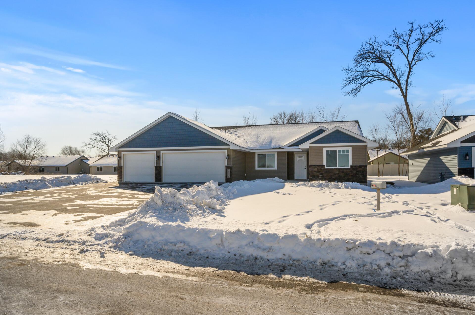 38636 Hawthorne Avenue, North Branch, Minnesota image 1