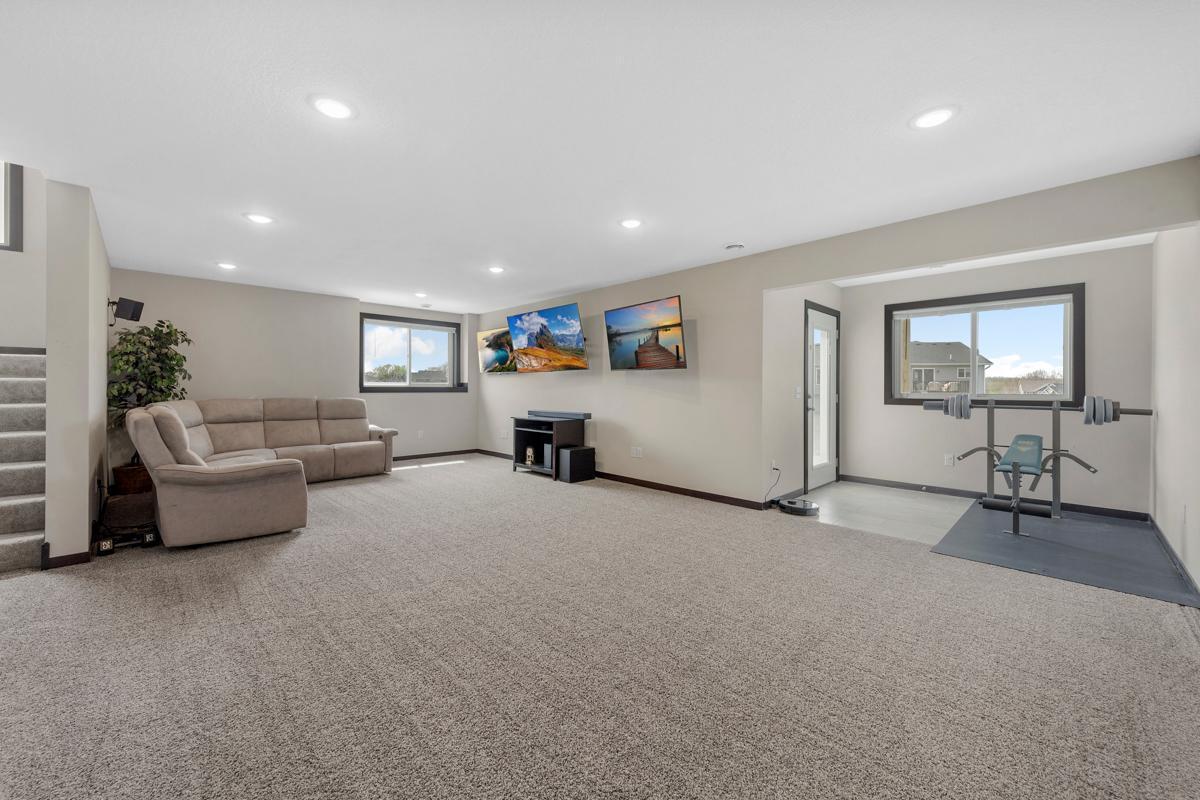 2120 Violet Lane, Faribault, Minnesota image 32