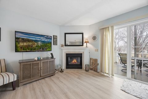 Townhouse For Sale - 7627 Nicholas Way<br/> Carver County, Chanhassen, MN 55317