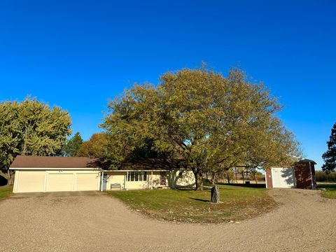 Homes For Sale - 15742 675th Avenue<br/> Freeborn County, Alden, MN 56009