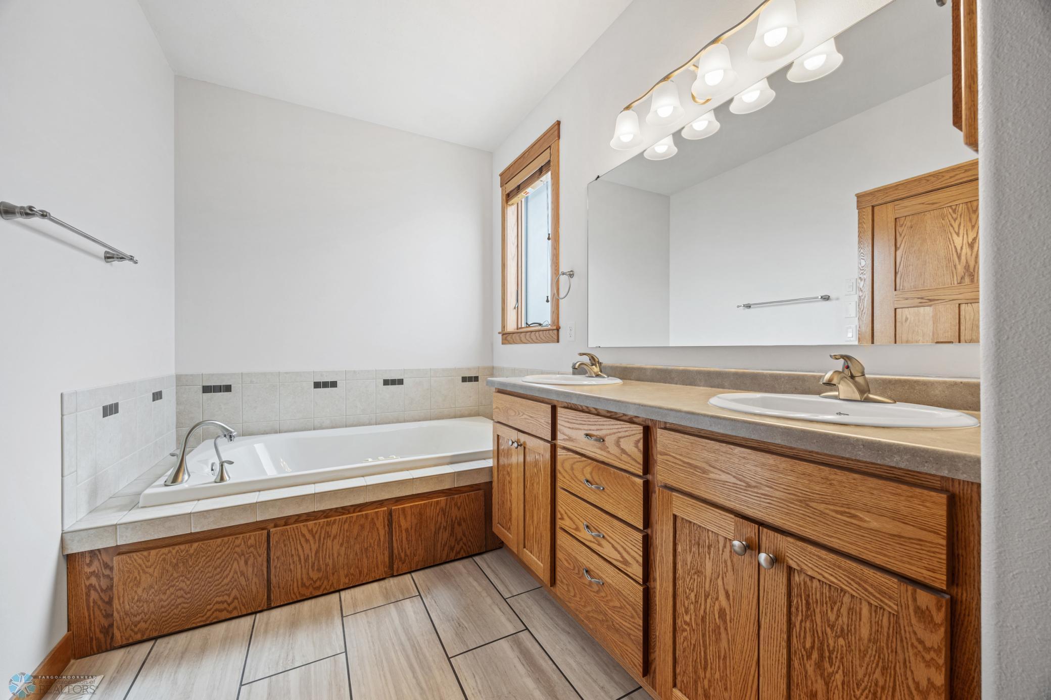 4146 Houkom Court, Fargo, North Dakota image 21