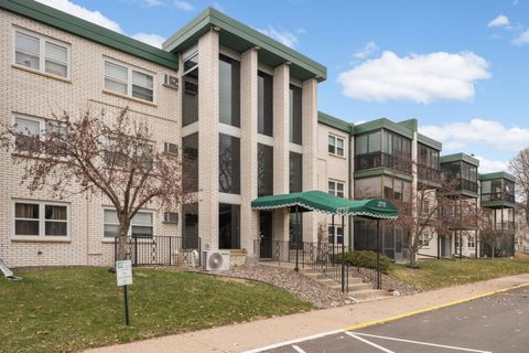 Condo For Sale - 2710 Dale Street<br/> Roseville, MN 55113