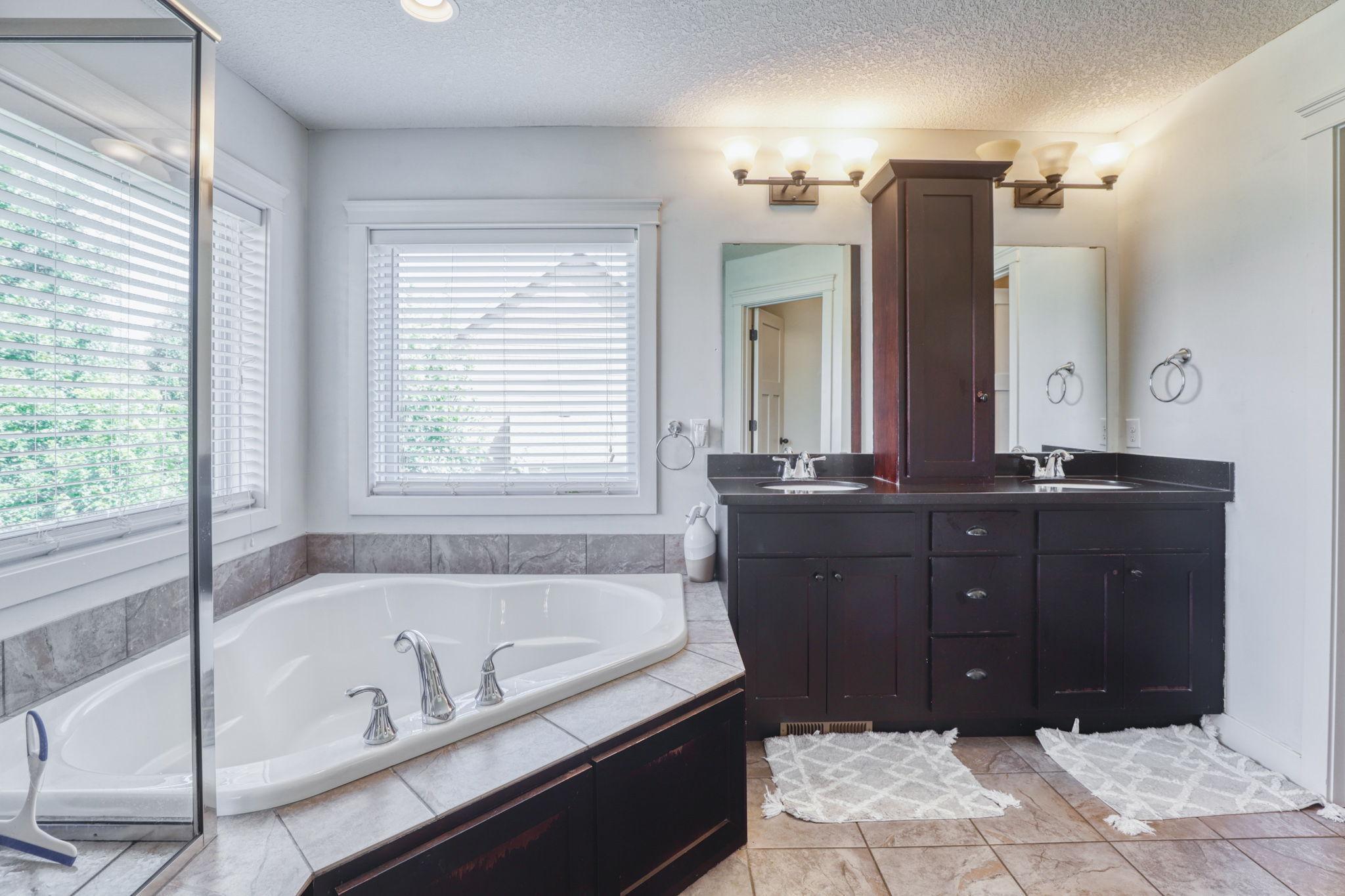 1730 Deephaven Drive, Saint Paul, Minnesota image 23