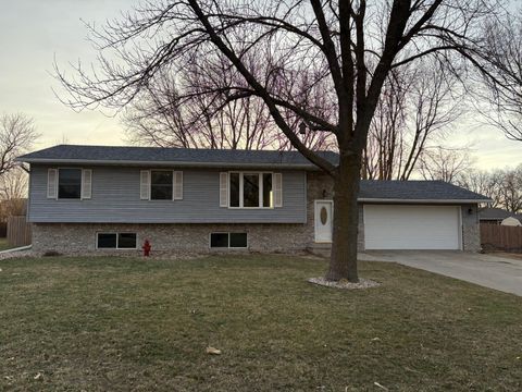 Homes For Sale - 902 5th Avenue<br/> Pipestone County, Pipestone, MN 56164