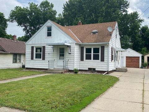 Homes For Sale - 705 11th Street<br/> Willmar, MN 56201