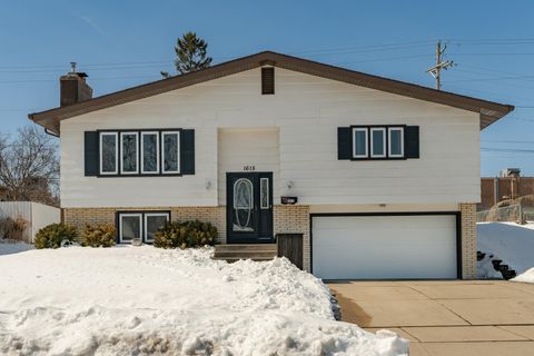 Homes For Sale - 1615 16th Avenue<br/> Rochester, MN 55901