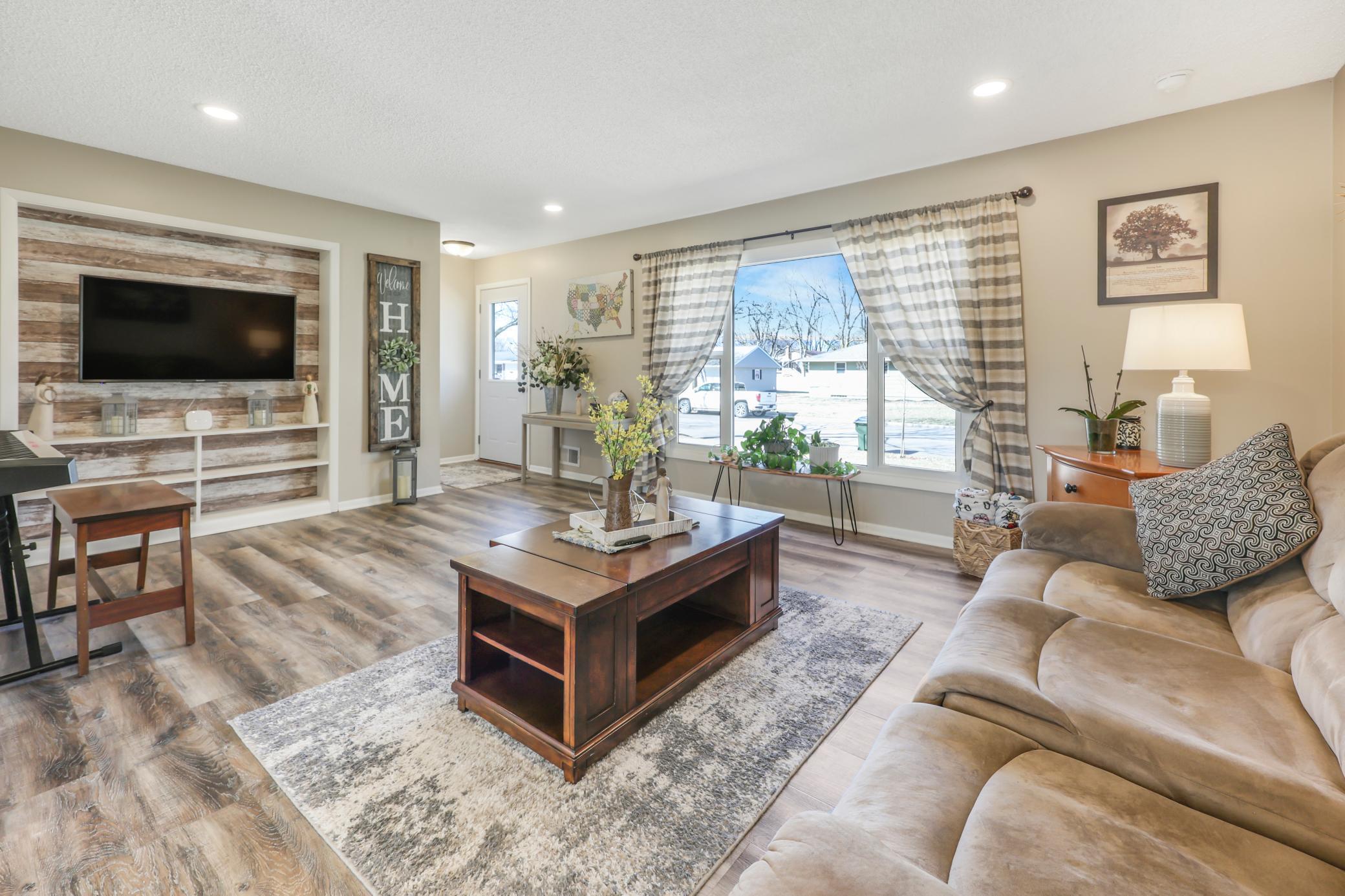 705 Southview Drive, Hutchinson, Minnesota image 1