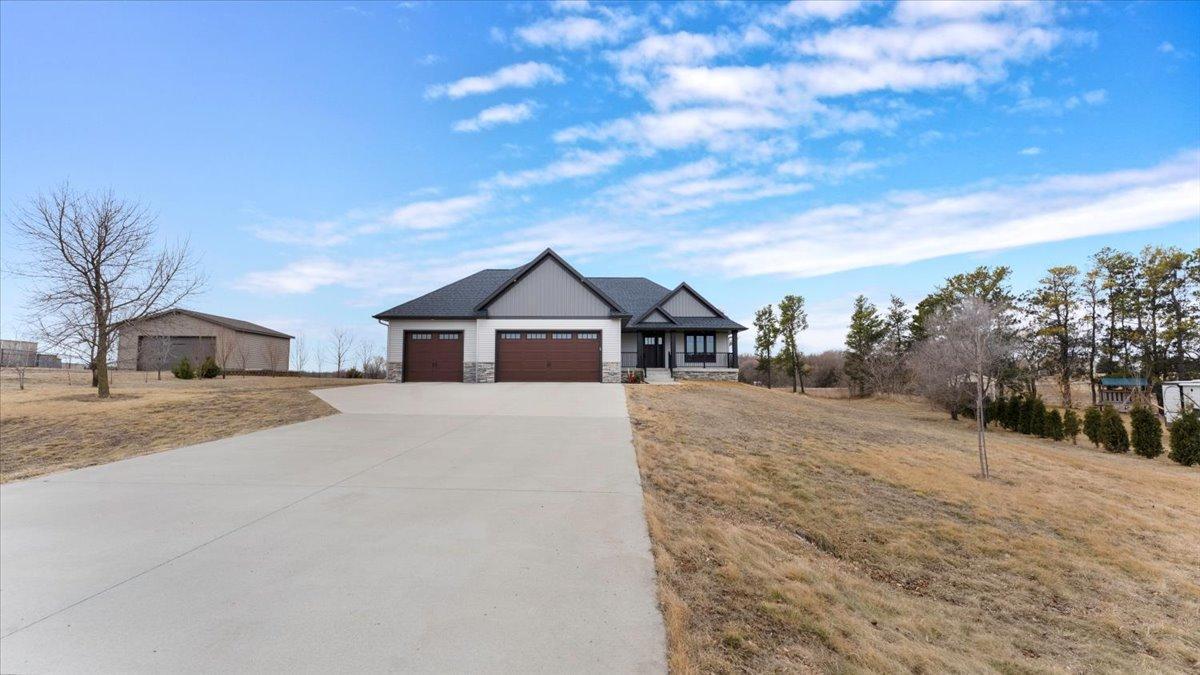 24035 Scarlet Oak Court, Richmond, Minnesota image 1