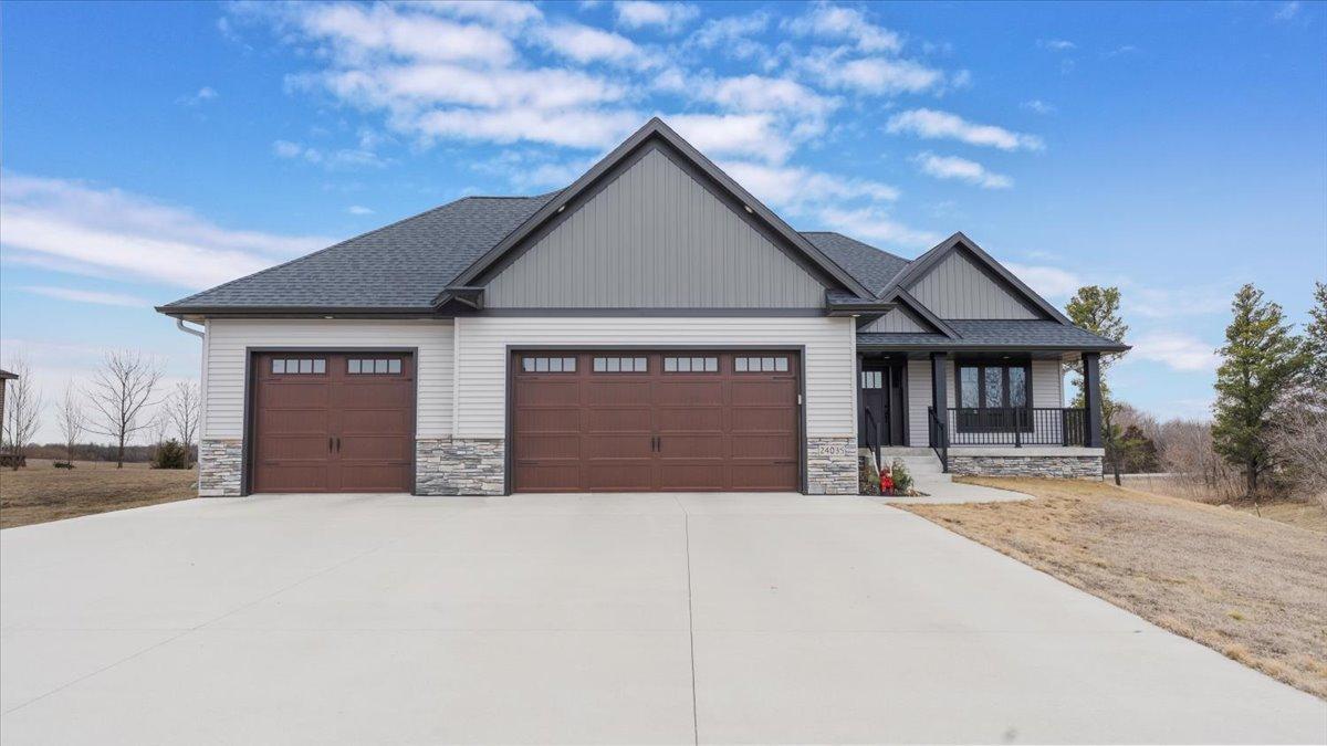 24035 Scarlet Oak Court, Richmond, Minnesota image 2