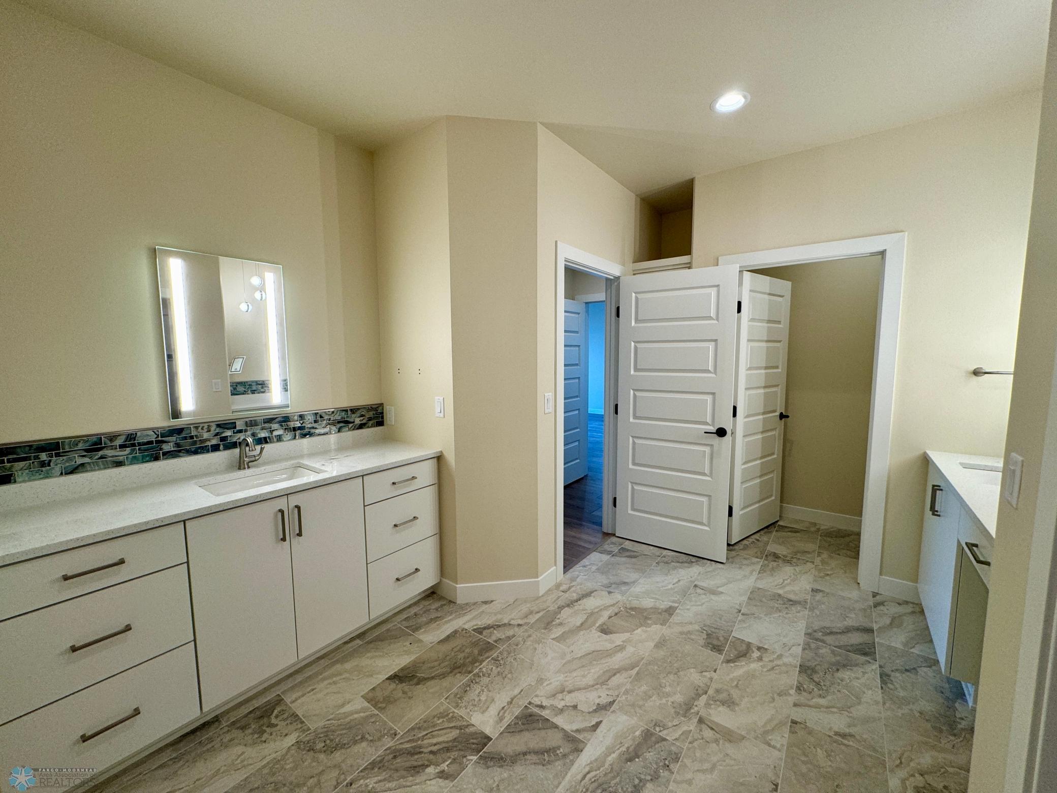 West Fargo, North Dakota 58078, United States, 3 Bedrooms Bedrooms, ,3 BathroomsBathrooms,Residential,Pending,49815