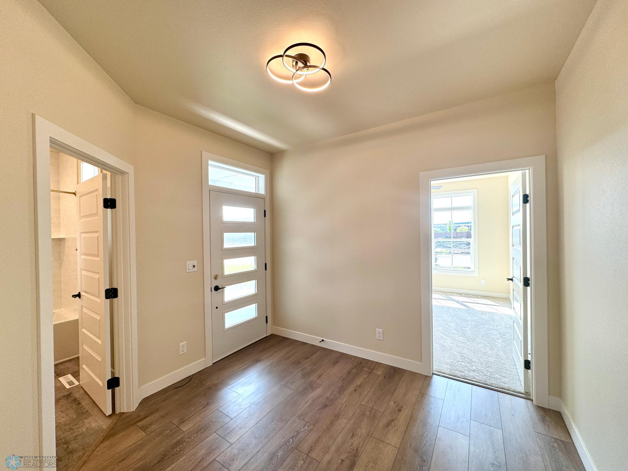 West Fargo, North Dakota 58078, United States, 3 Bedrooms Bedrooms, ,3 BathroomsBathrooms,Residential,Pending,49815