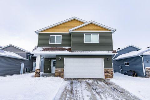 Homes For Sale - 2750 10th Street<br/> Cass County, West Fargo, ND 58078