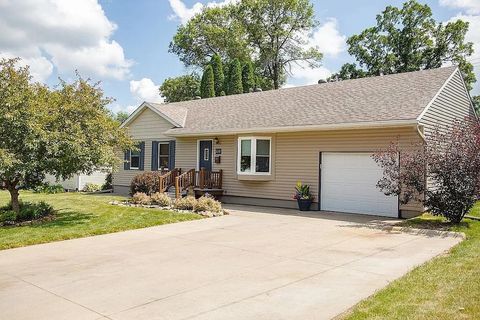Homes For Sale - 500 6th Street<br/> Olmsted County, Stewartville, MN 55976