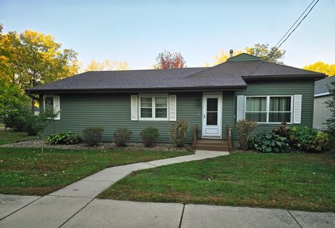 Homes For Sale - 705 1st Street<br/> Waterville, MN 56096