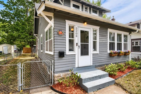 Homes For Sale - 5208 Camden Avenue<br/> Hennepin County, Minneapolis, MN 55430