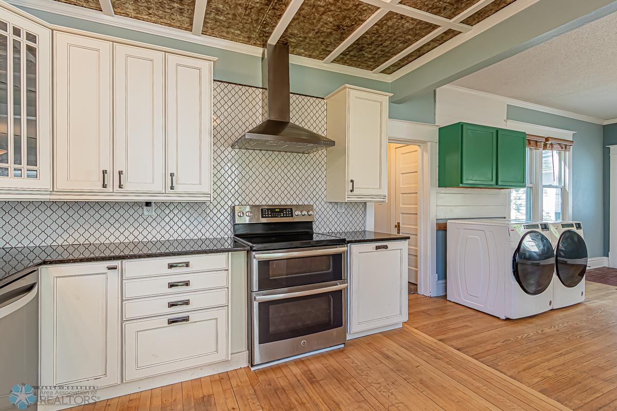 Moorhead, Minnesota 56560, United States, 4 Bedrooms Bedrooms, ,2 BathroomsBathrooms,Residential,Pending,55128