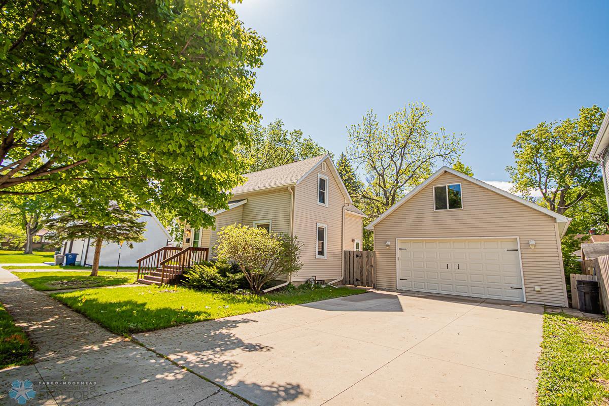 Moorhead, Minnesota 56560, United States, 4 Bedrooms Bedrooms, ,2 BathroomsBathrooms,Residential,Pending,55128