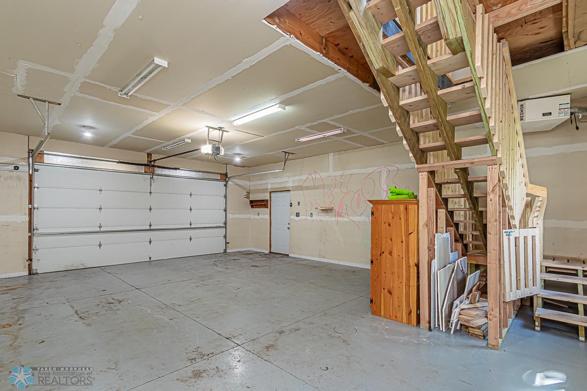 Moorhead, Minnesota 56560, United States, 4 Bedrooms Bedrooms, ,2 BathroomsBathrooms,Residential,Pending,55128