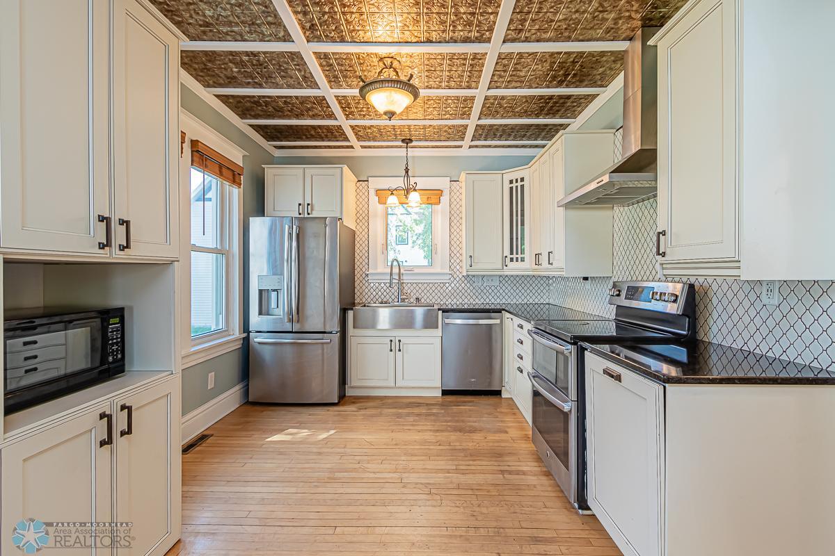 Moorhead, Minnesota 56560, United States, 4 Bedrooms Bedrooms, ,2 BathroomsBathrooms,Residential,Pending,55128