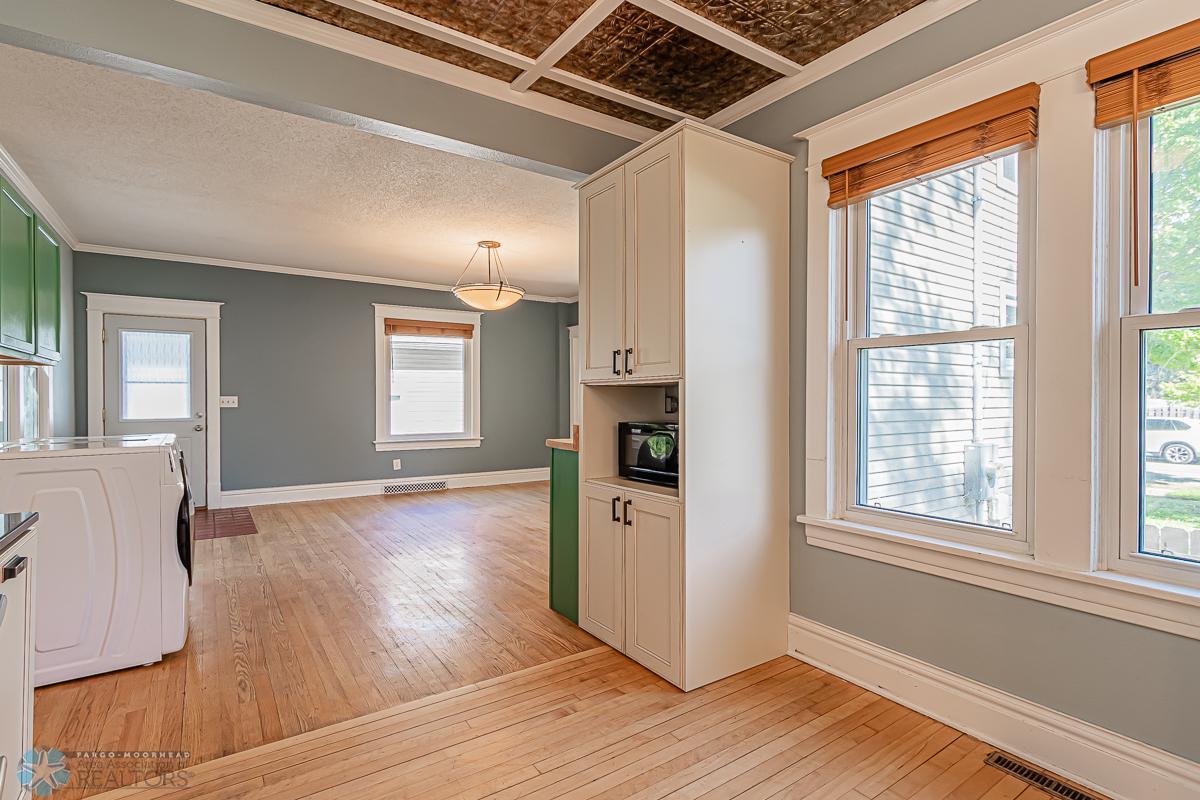 Moorhead, Minnesota 56560, United States, 4 Bedrooms Bedrooms, ,2 BathroomsBathrooms,Residential,Pending,55128