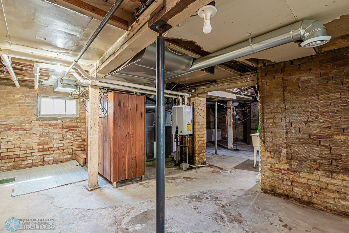 Moorhead, Minnesota 56560, United States, 4 Bedrooms Bedrooms, ,2 BathroomsBathrooms,Residential,Pending,55128