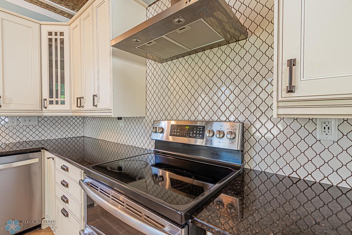 Moorhead, Minnesota 56560, United States, 4 Bedrooms Bedrooms, ,2 BathroomsBathrooms,Residential,Pending,55128