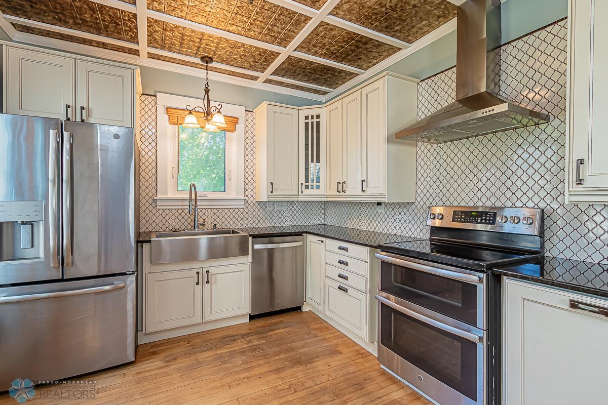 Moorhead, Minnesota 56560, United States, 4 Bedrooms Bedrooms, ,2 BathroomsBathrooms,Residential,Pending,55128