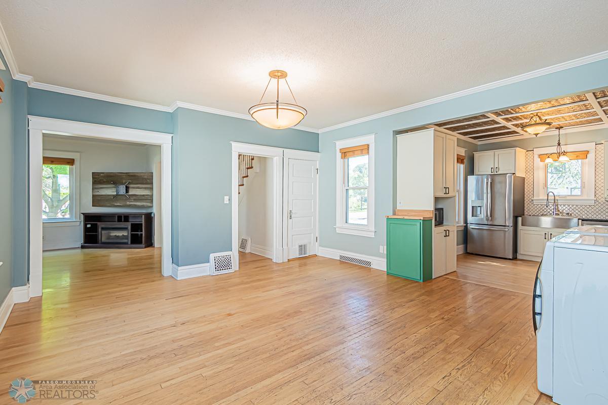 Moorhead, Minnesota 56560, United States, 4 Bedrooms Bedrooms, ,2 BathroomsBathrooms,Residential,Pending,55128