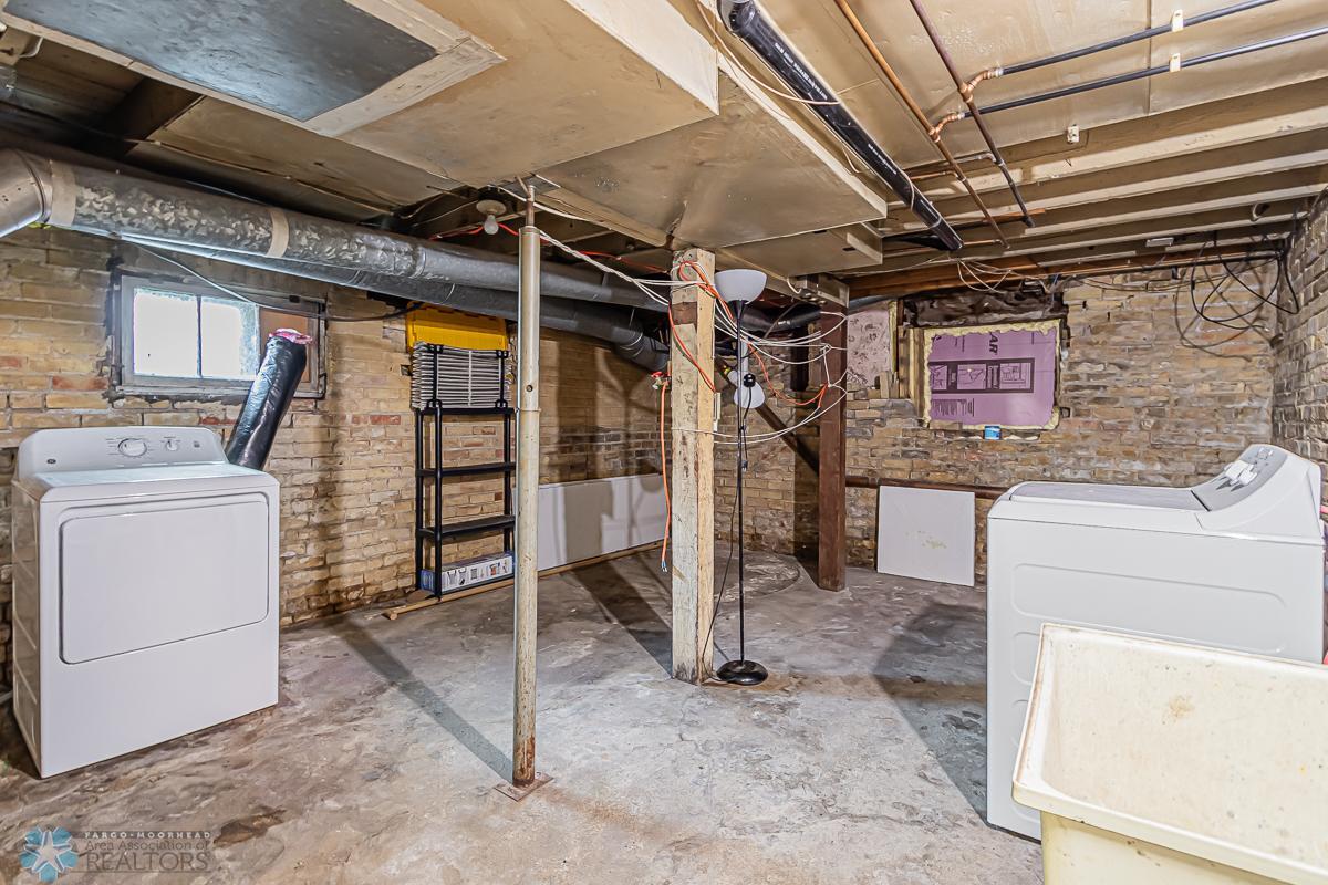 Moorhead, Minnesota 56560, United States, 4 Bedrooms Bedrooms, ,2 BathroomsBathrooms,Residential,Pending,55128