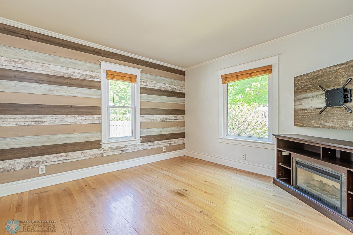 Moorhead, Minnesota 56560, United States, 4 Bedrooms Bedrooms, ,2 BathroomsBathrooms,Residential,Pending,55128