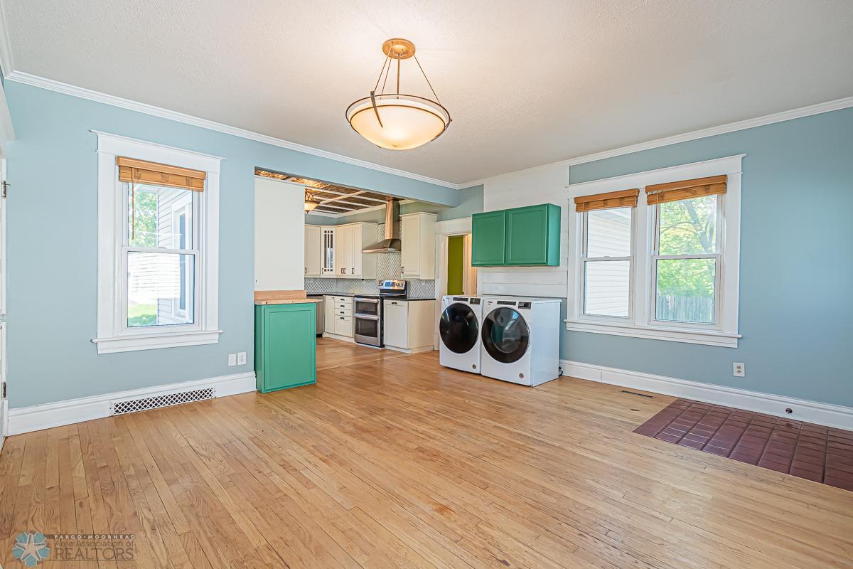 Moorhead, Minnesota 56560, United States, 4 Bedrooms Bedrooms, ,2 BathroomsBathrooms,Residential,Pending,55128