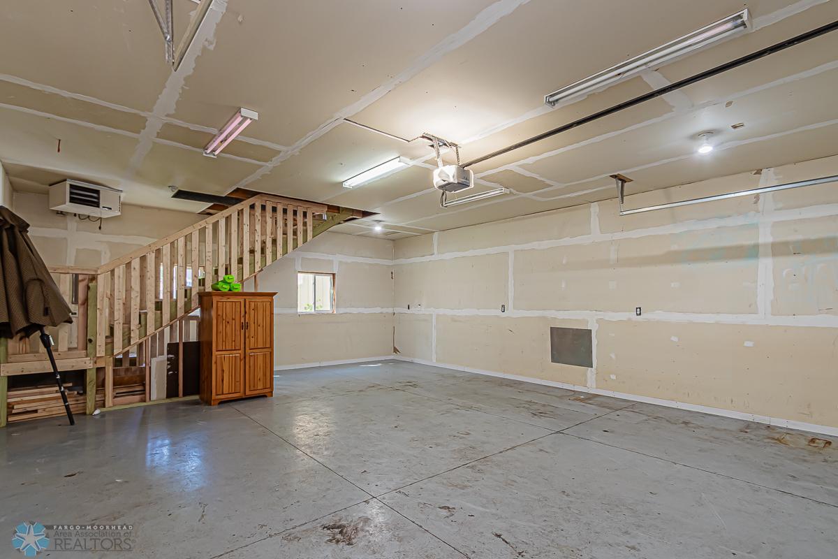 Moorhead, Minnesota 56560, United States, 4 Bedrooms Bedrooms, ,2 BathroomsBathrooms,Residential,Pending,55128