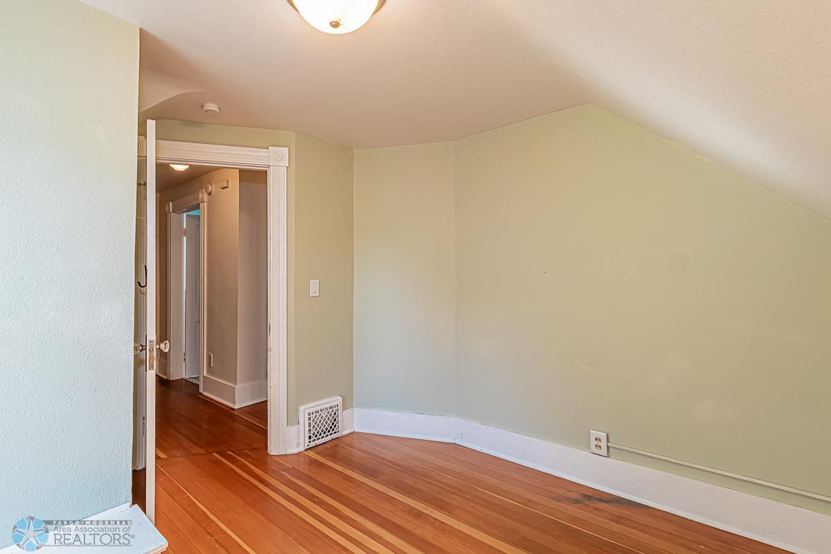 Moorhead, Minnesota 56560, United States, 4 Bedrooms Bedrooms, ,2 BathroomsBathrooms,Residential,Pending,55128