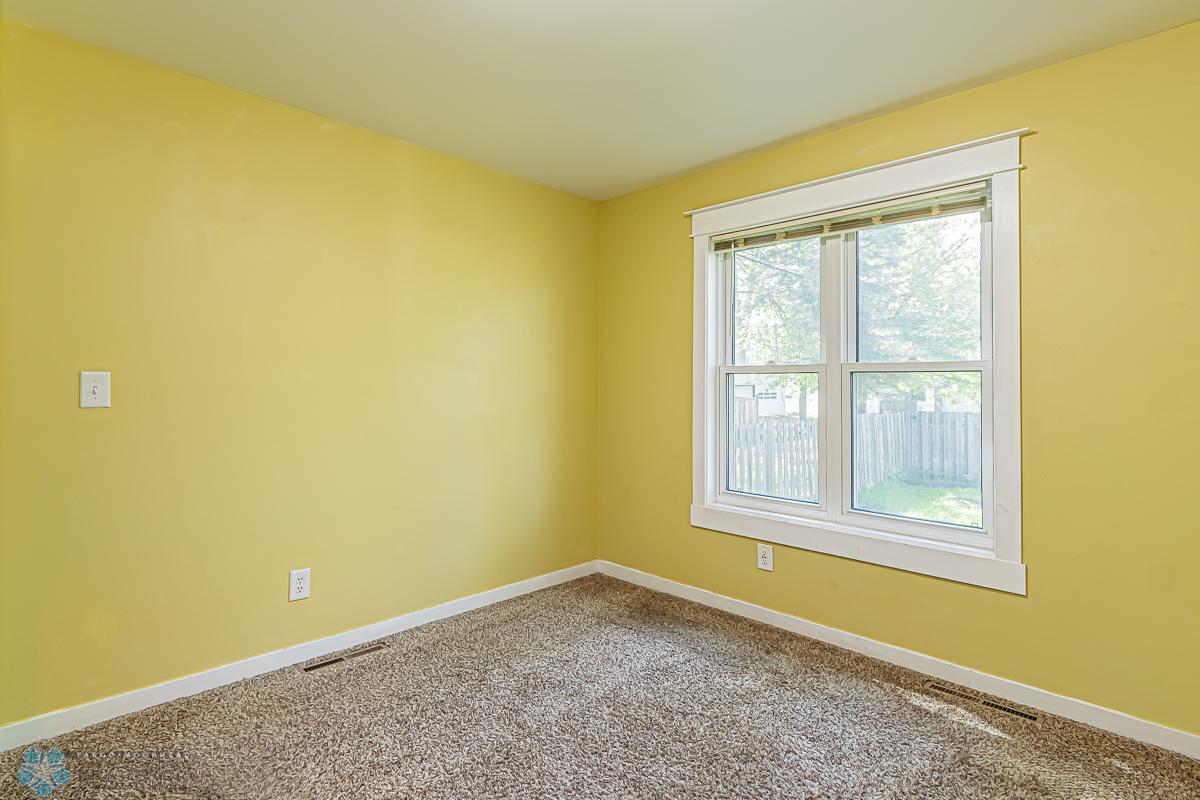 Moorhead, Minnesota 56560, United States, 4 Bedrooms Bedrooms, ,2 BathroomsBathrooms,Residential,Pending,55128