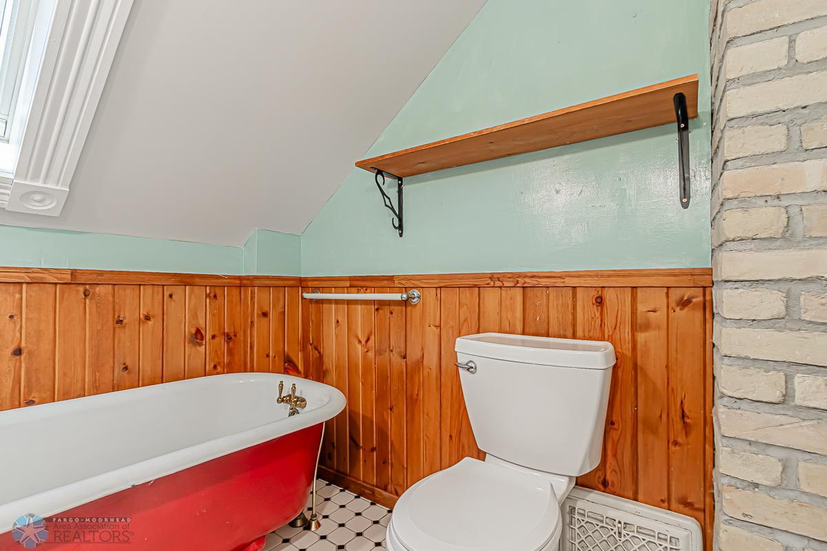 Moorhead, Minnesota 56560, United States, 4 Bedrooms Bedrooms, ,2 BathroomsBathrooms,Residential,Pending,55128