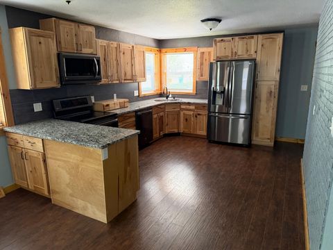Homes For Sale - 605 5th Street<br/> Montgomery, MN 56069