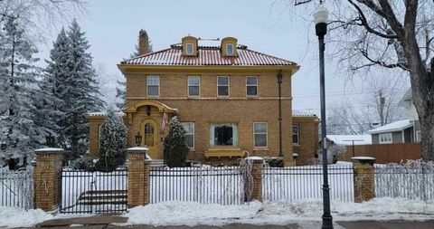 Homes For Sale - 1001 E Howard Street<br/> Saint Louis County, Hibbing, MN 55746