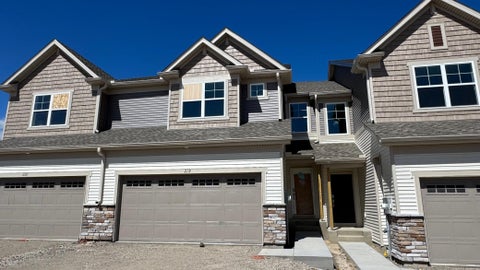 Townhouse For Sale - 219 Huntington Drive<br/> Waconia, MN 55387