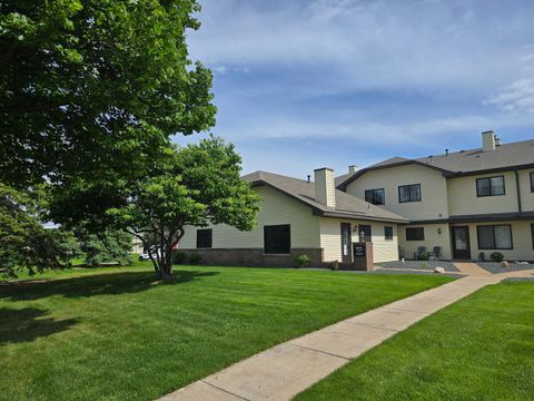 Townhouse For Sale - 9905 54th Place<br/> Minneapolis, MN 55442