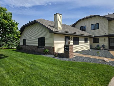 Townhouse For Sale - 9905 54th Place<br/> Minneapolis, MN 55442