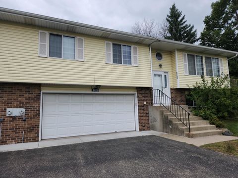 Homes For Sale - 4418 Clover Lane<br/> Eagan, MN 55122