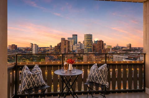 Condo For Sale - 400 Groveland Avenue<br/> Hennepin County, Minneapolis, MN 55403